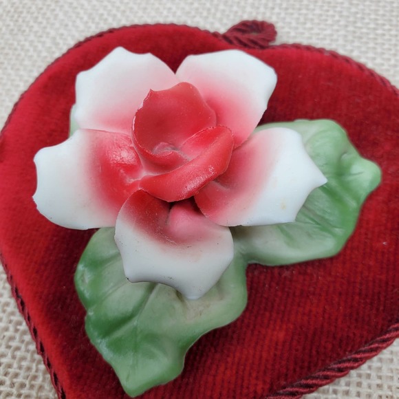 Corduroy heart capodimonte porcelain heart rose petal flower romantic Victorian - Picture 5 of 5